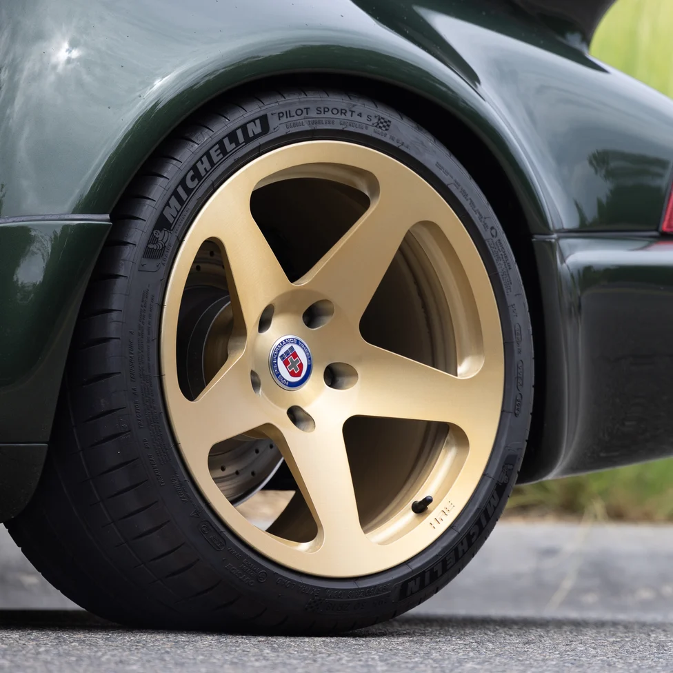 Everrati Porsche 911 RSR gold HRE wheel