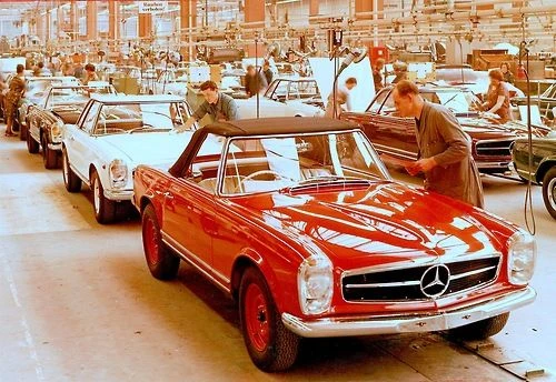 Mercedes-Benz W113 SL Pagoda on the original 1960s production line